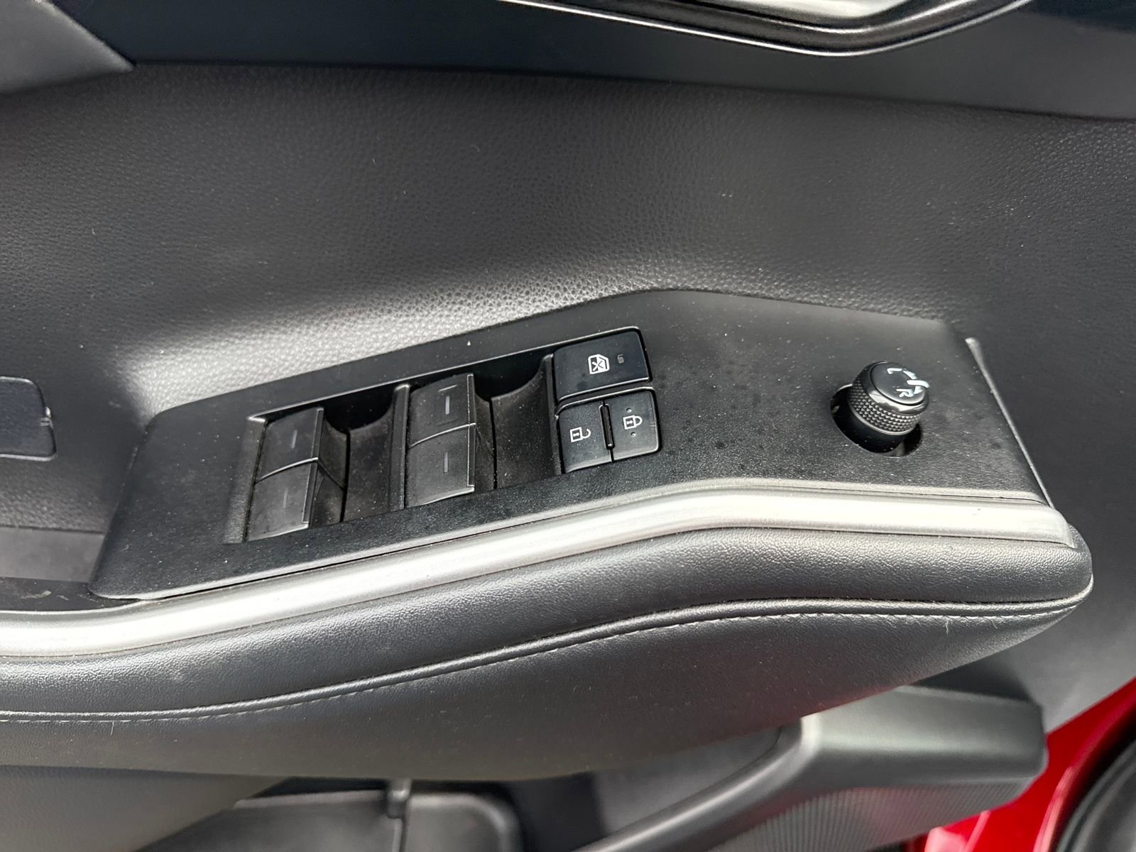 Used 2022 Toyota Highlander XLE image 11