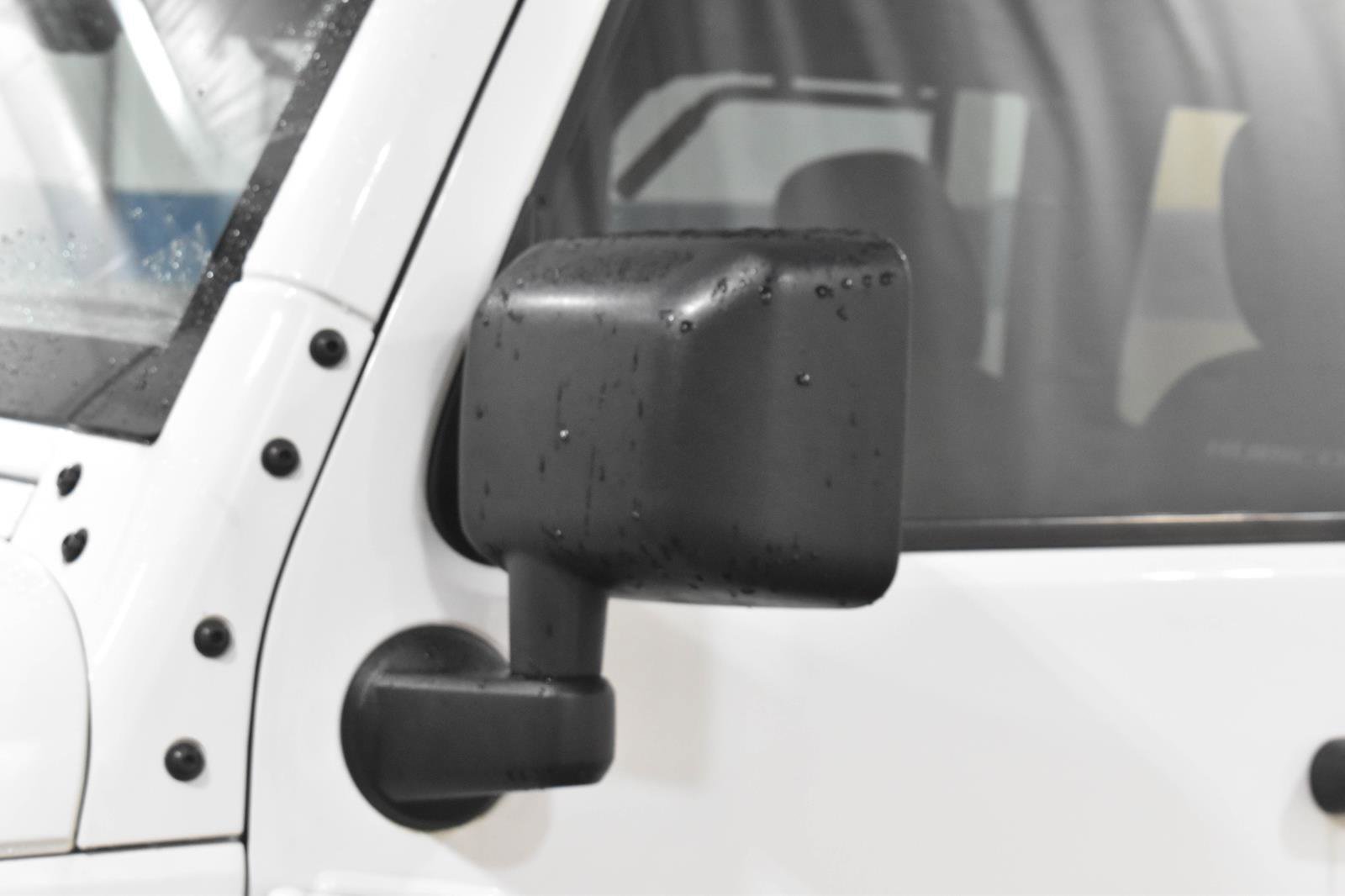 Used 2015 Jeep Wrangler Unlimited Rubicon w/ Connectivity Group image 26