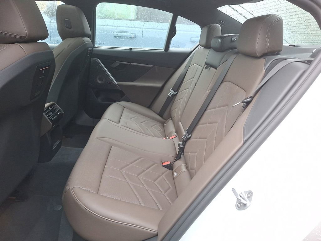 Used 2025 BMW i5 xDrive40 w/ Executive Package image 7