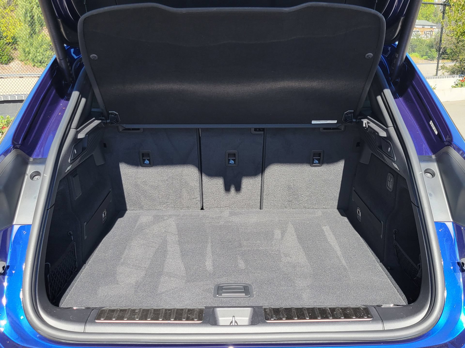 New 2025 Porsche Macan 4 Electric AWD/4WD image 29