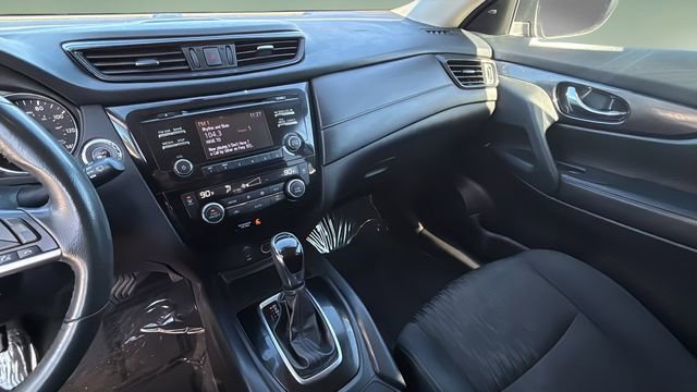 Used 2017 Nissan Rogue SV w/ Sun & Sound Touring Package image 24