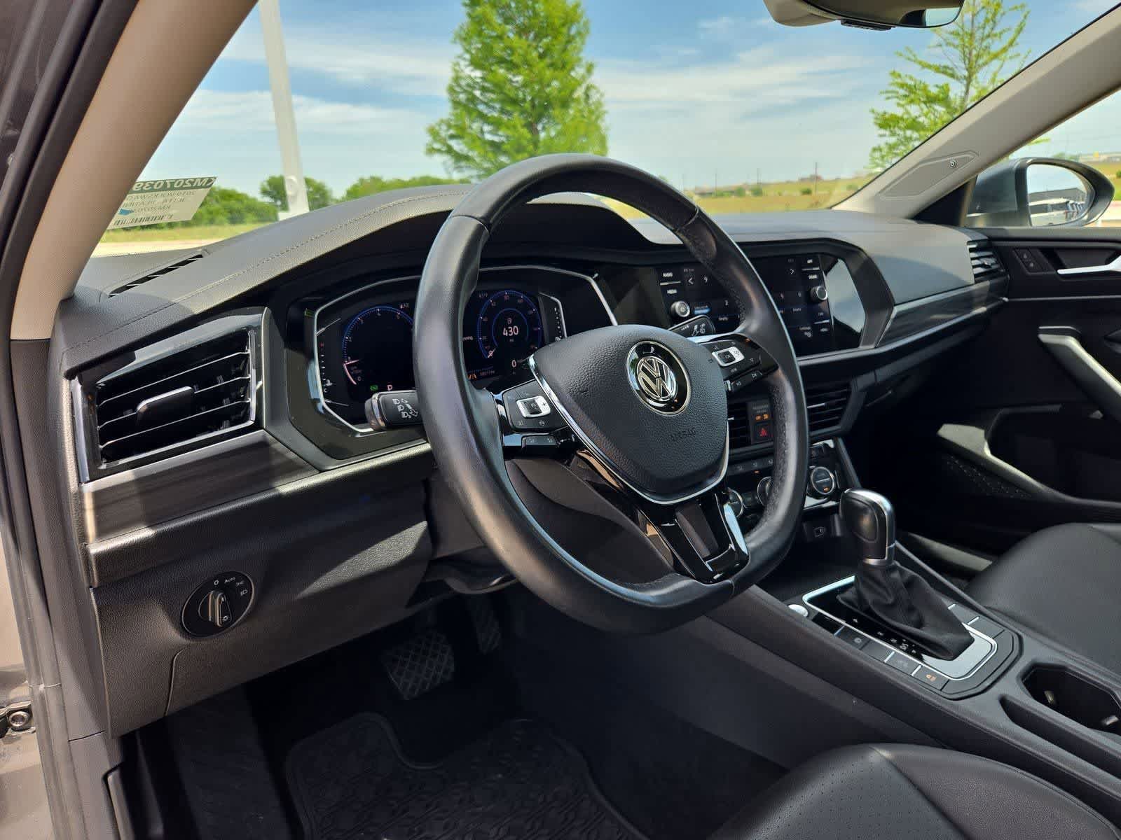 Used 2019 Volkswagen Jetta SEL FWD image 2
