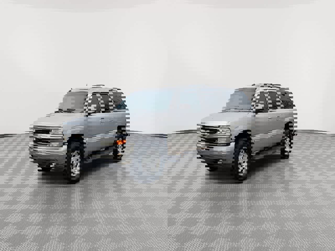 Used 2005 Chevrolet Suburban LT w/ Preferred Equipment Group image 4