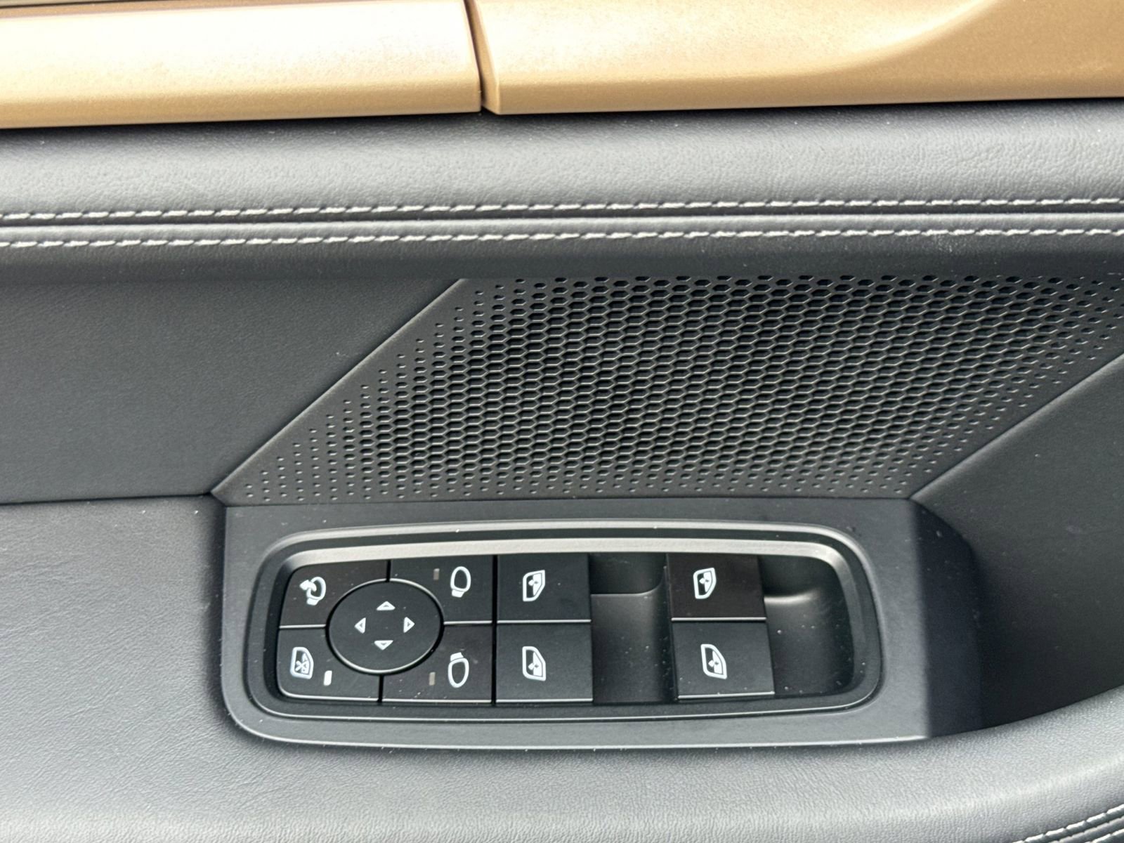 New 2026 Porsche Taycan GTS image 13