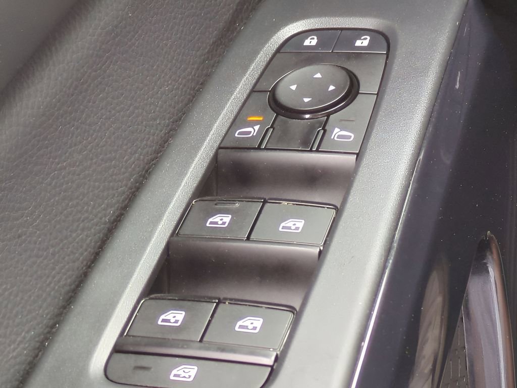 Used 2025 Nissan Pathfinder SV image 29