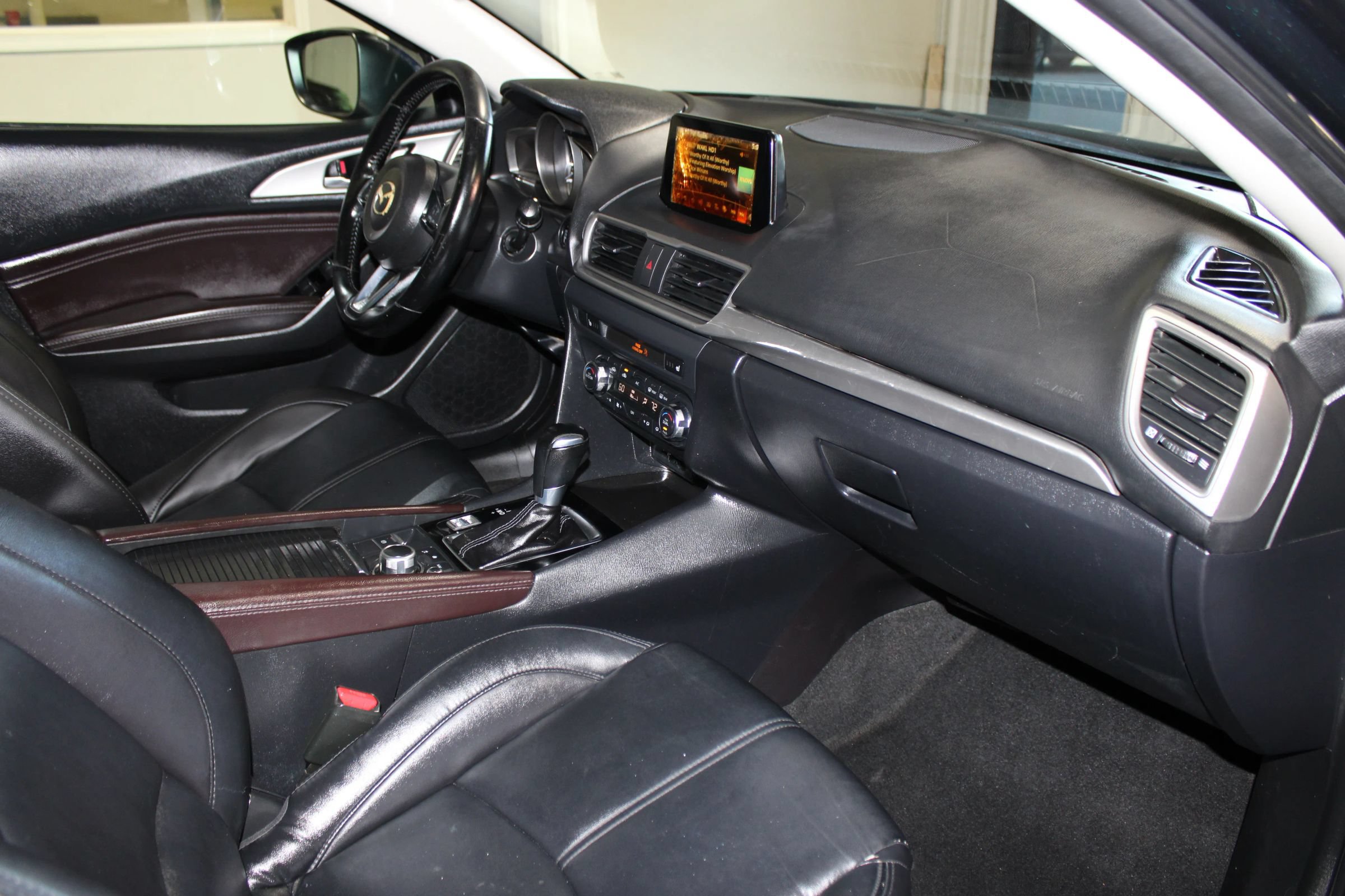 Used 2017 MAZDA MAZDA3 Touring FWD image 29
