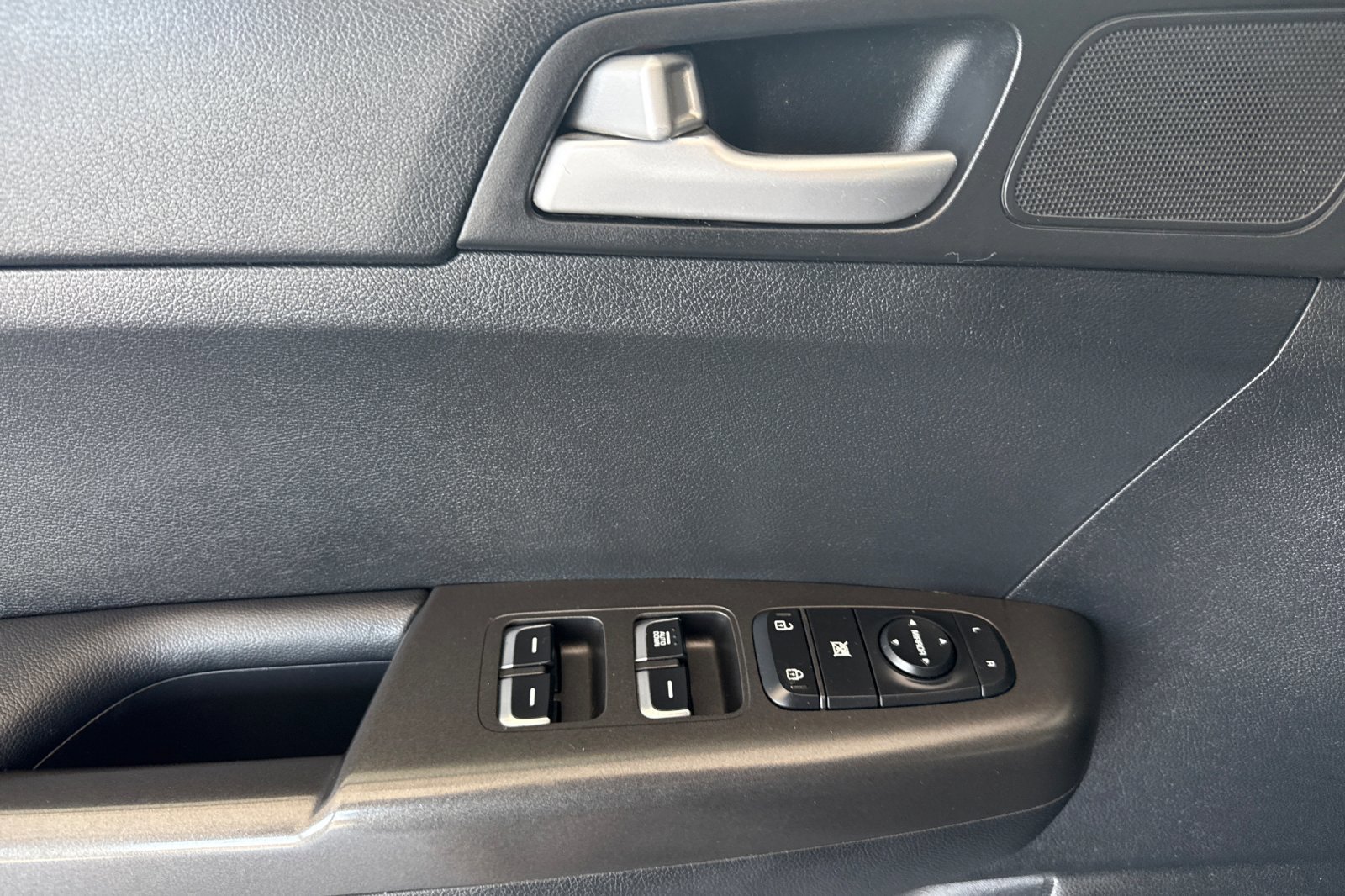 Used 2019 Kia Sportage LX FWD image 11