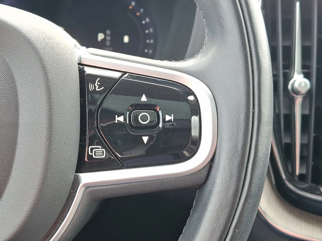 Used 2022 Volvo XC60 B5 Inscription w/ Climate Package image 24