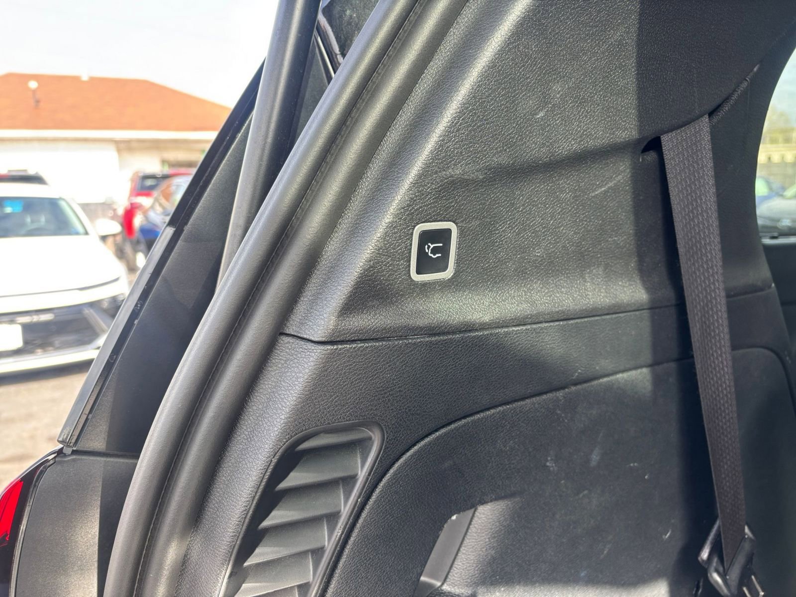 Used 2025 Chrysler Pacifica Limited image 24