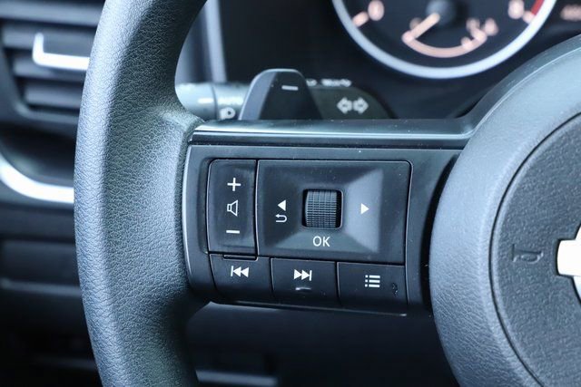 Used 2023 Nissan Rogue S image 22
