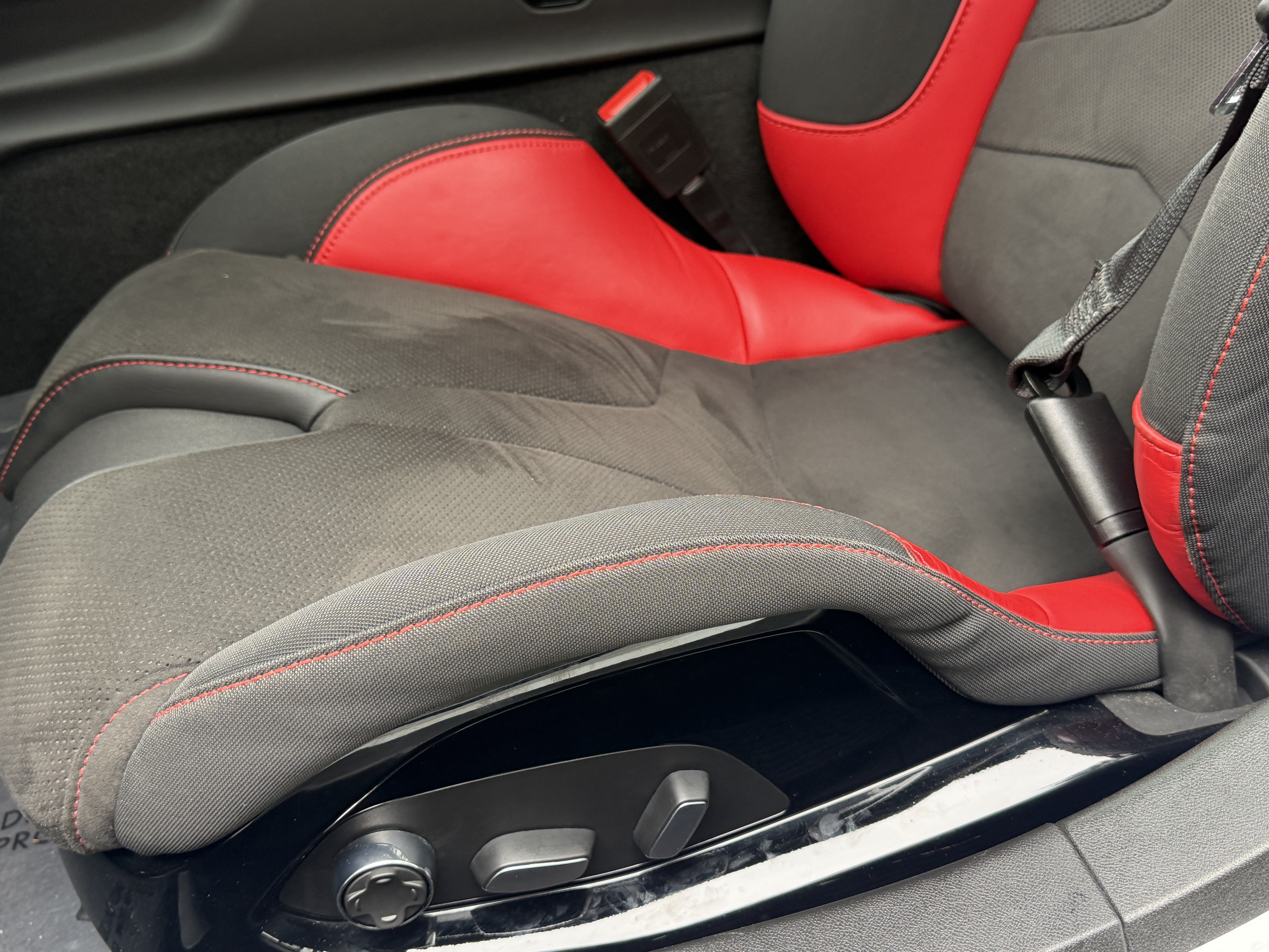 Used 2022 Chevrolet Corvette Stingray Premium Conv w/ Z51 Performance Package RWD image 14