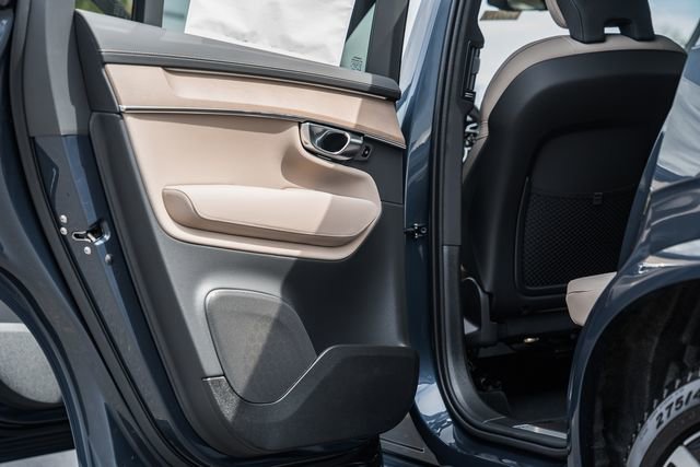 New 2026 Volvo XC90 T8 Plus w/ Protection Package Premier AWD/4WD image 37