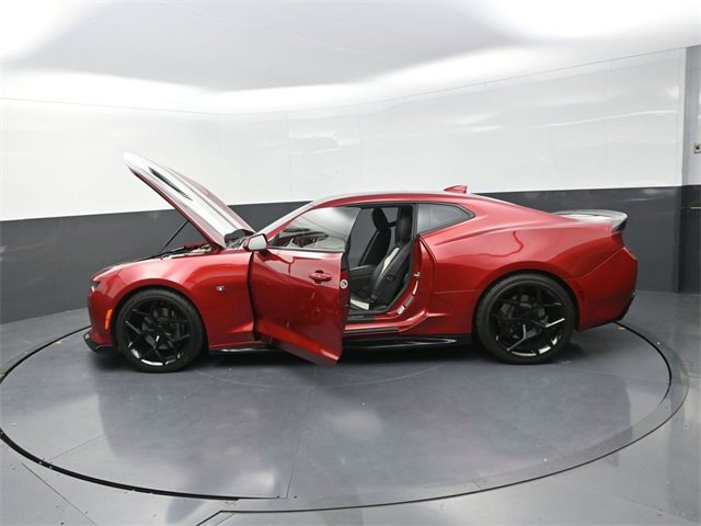 Used 2017 Chevrolet Camaro SS image 34