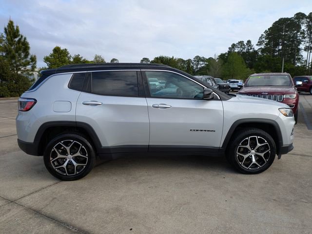 Used 2024 Jeep Compass Limited AWD/4WD image 3