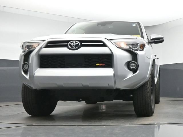 Used 2021 Toyota 4Runner SR5 Premium w/ Moonroof Package AWD/4WD image 12
