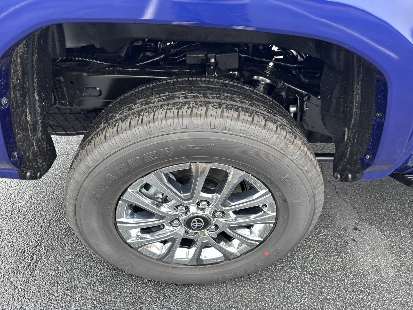 New 2024 Toyota Tacoma Limited w/ Limited Package (LT) AWD/4WD image 11