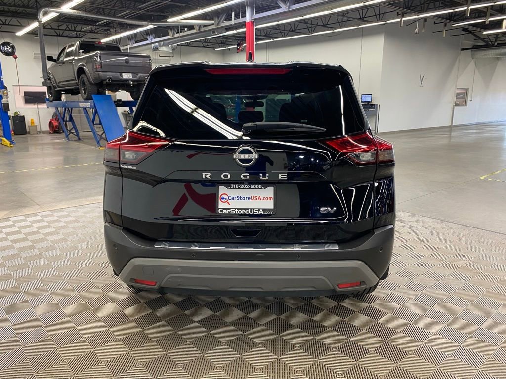 Used 2023 Nissan Rogue SV image 8