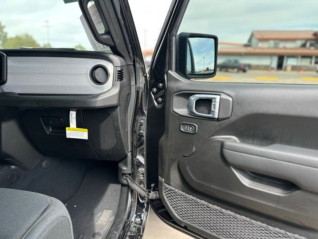 New 2025 Jeep Gladiator Sport image 8