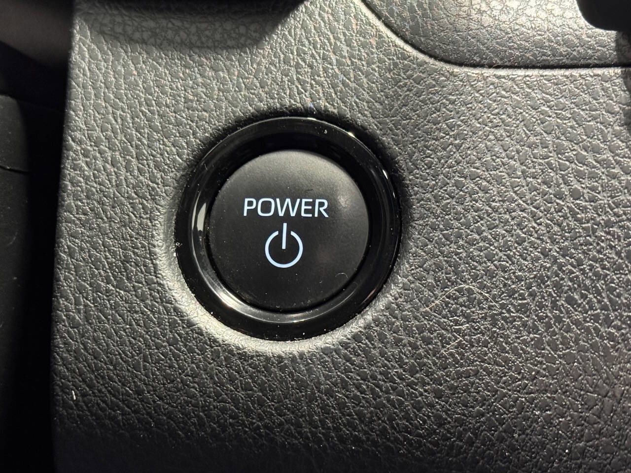 Used 2025 Toyota Camry SE image 39