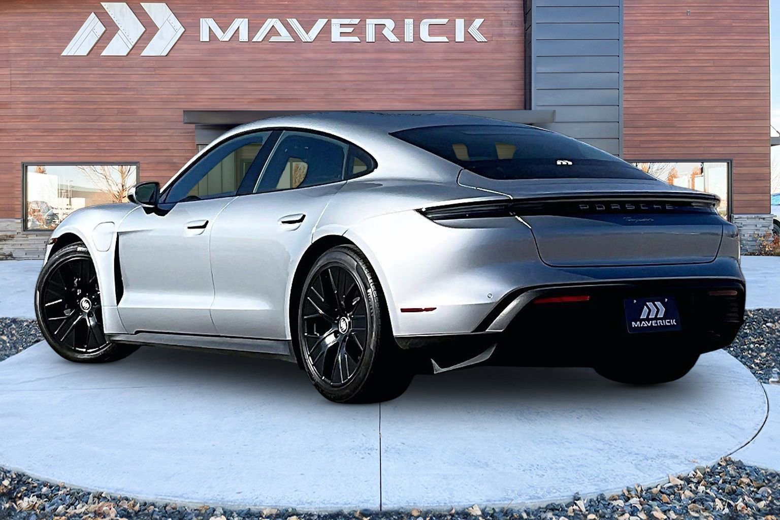 Used 2022 Porsche Taycan Base image 4