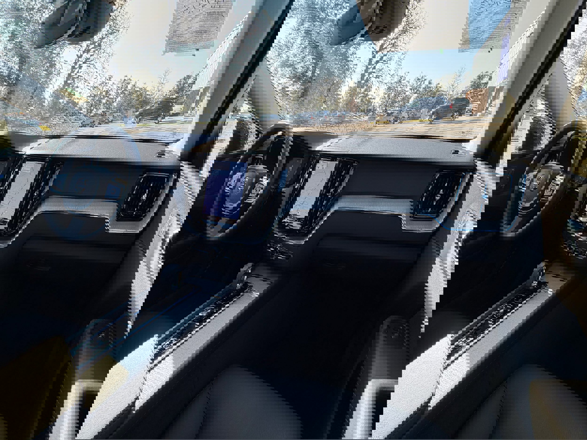 Certified 2025 Volvo XC60 B5 Plus image 13