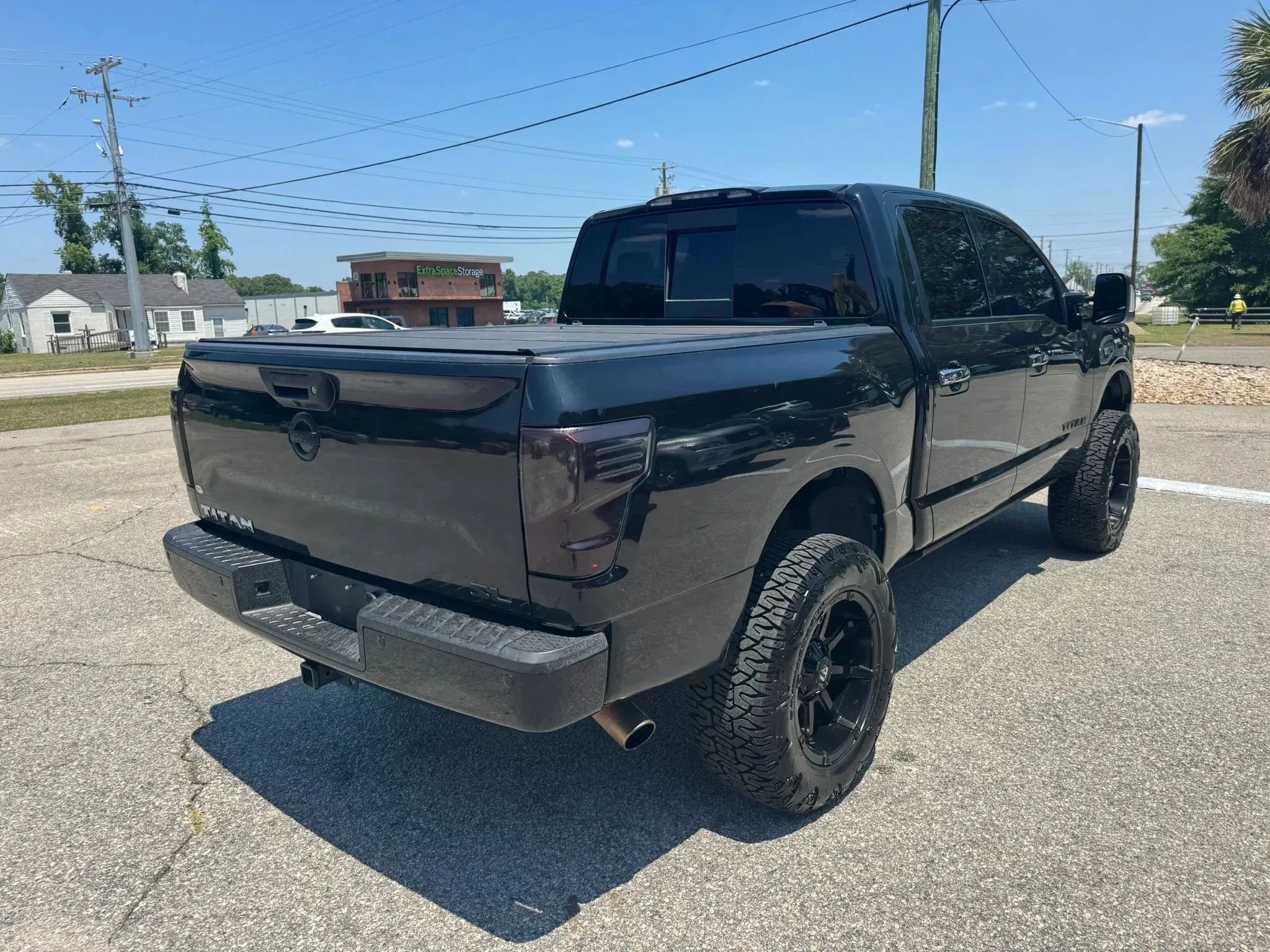 Used 2017 Nissan Titan SL w/ SL Towing Convenience Package RWD image 8