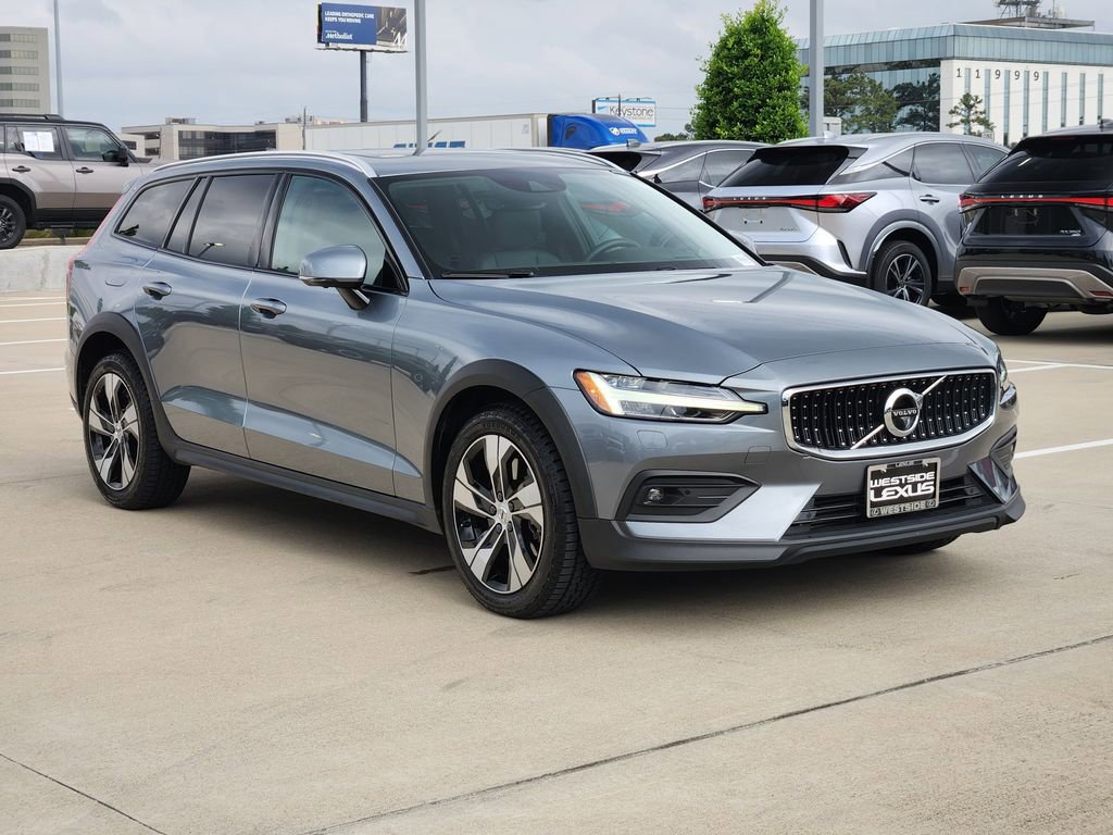 Used 2020 Volvo V60 T5 Cross Country AWD/4WD image 3