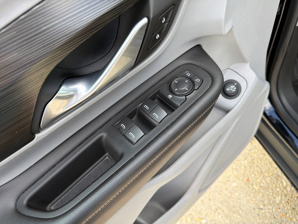 Used 2022 GMC Terrain SLE w/ Driver Convenience Package image 13