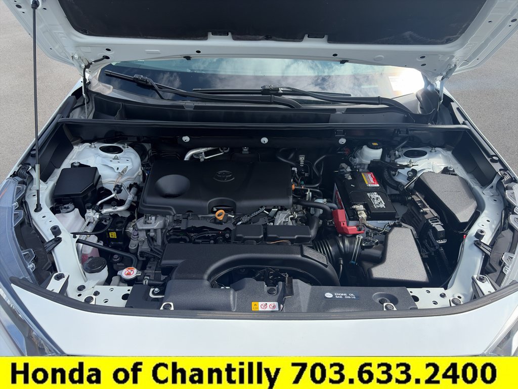 Used 2021 Toyota RAV4 XLE AWD/4WD image 31