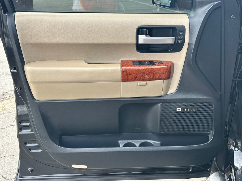 Used 2018 Toyota Sequoia Platinum image 11