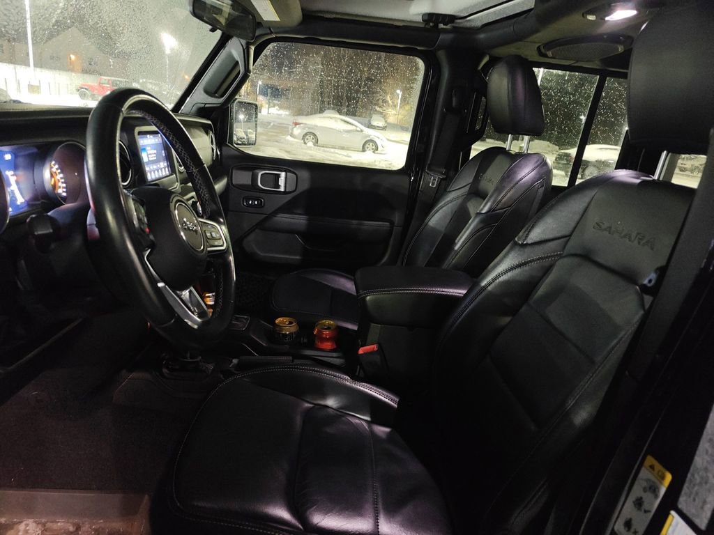 Used 2018 Jeep Wrangler Unlimited Sahara w/ Safety Group image 6