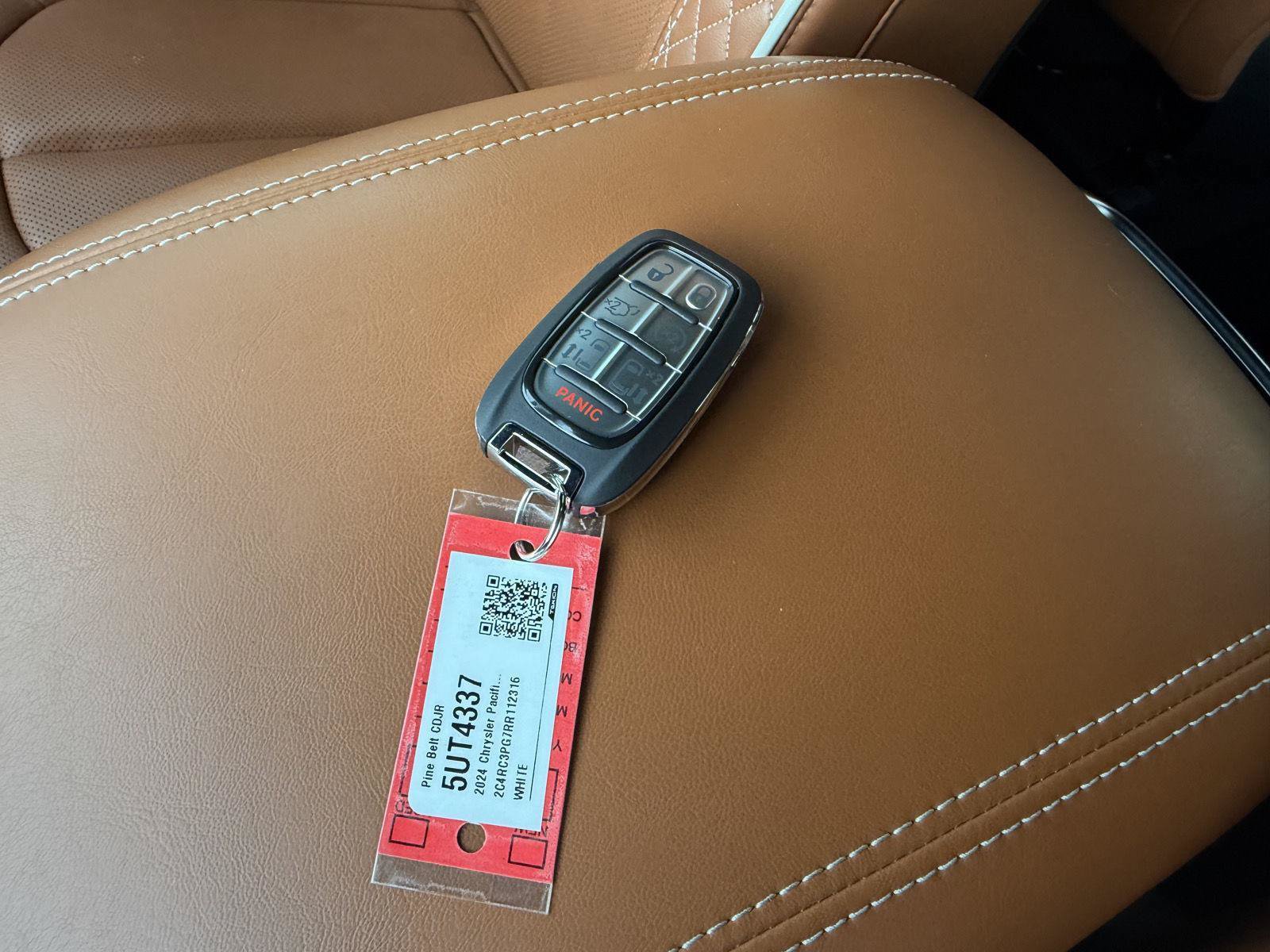 Certified 2024 Chrysler Pacifica Pinnacle AWD/4WD image 14