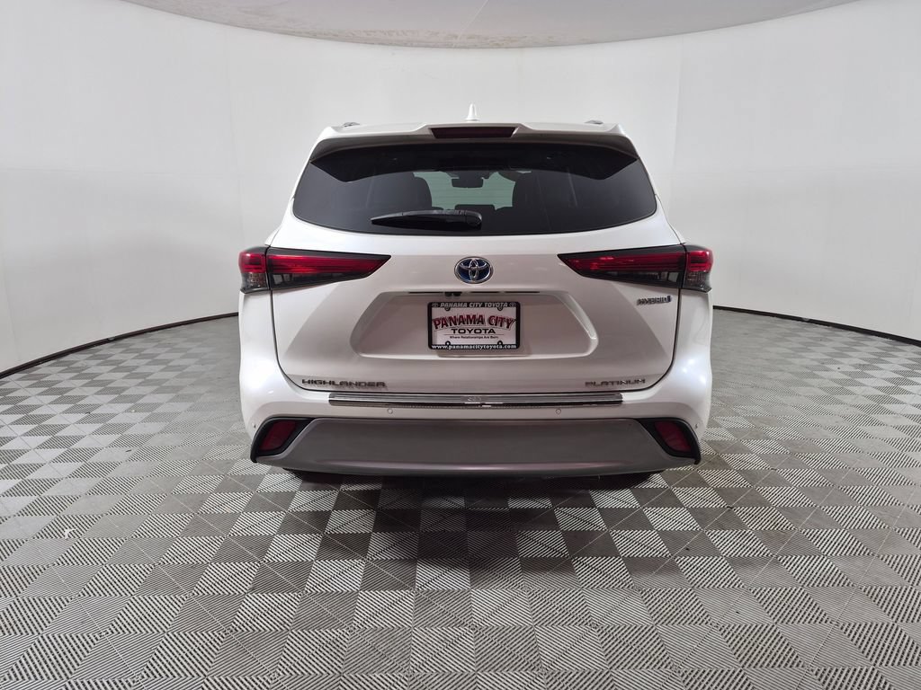 Used 2021 Toyota Highlander Platinum FWD image 4