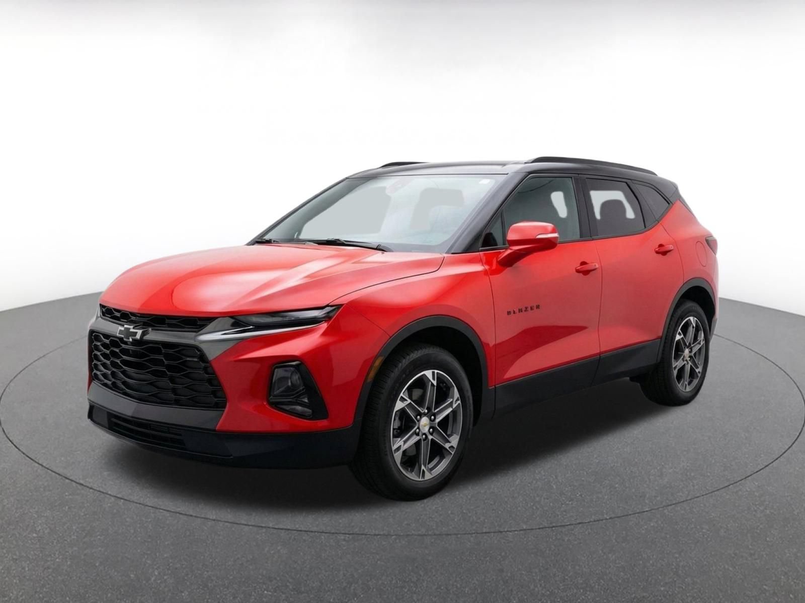 Used 2025 Chevrolet Blazer LT FWD image 3