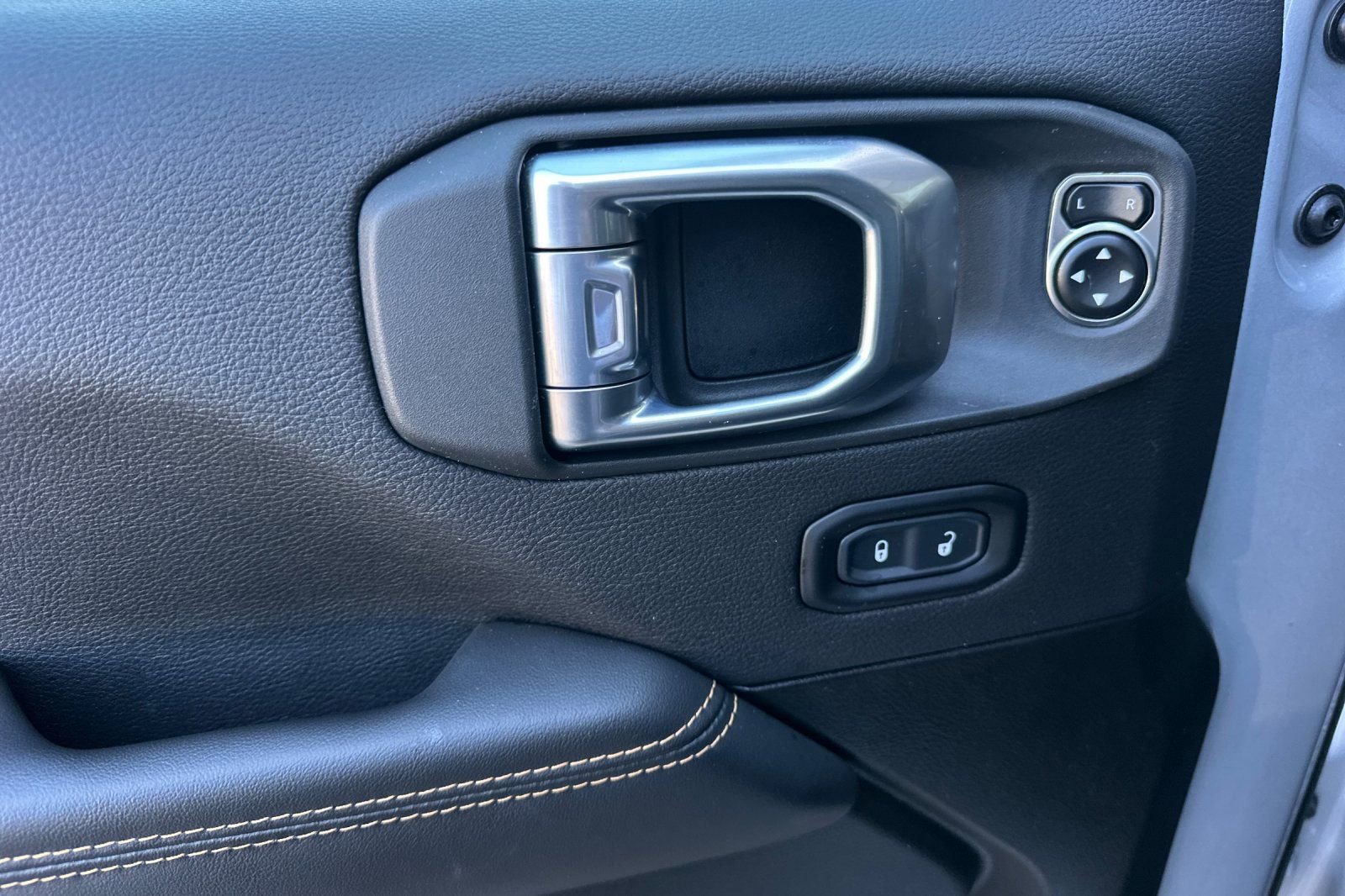 Used 2024 Jeep Wrangler Sahara 4xe image 10