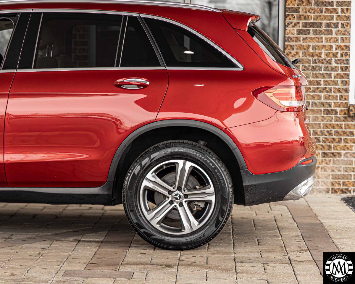 Used 2018 Mercedes-Benz GLC 300 4MATIC w/ Premium Package image 22