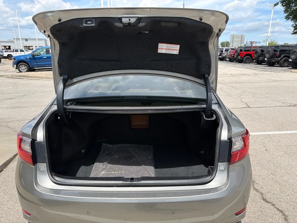 Used 2016 Lexus ES 350 w/ Luxury Package w/Wood Trim FWD image 11