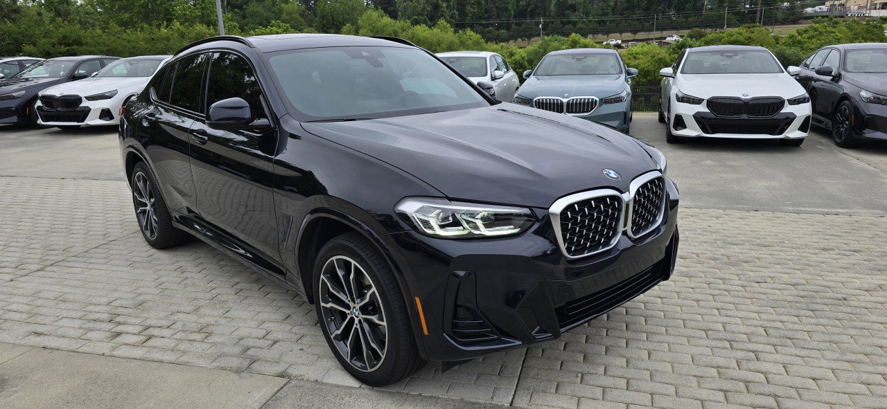 Certified 2022 BMW X4 xDrive30i w/ M Sport Package 2 AWD/4WD image 3