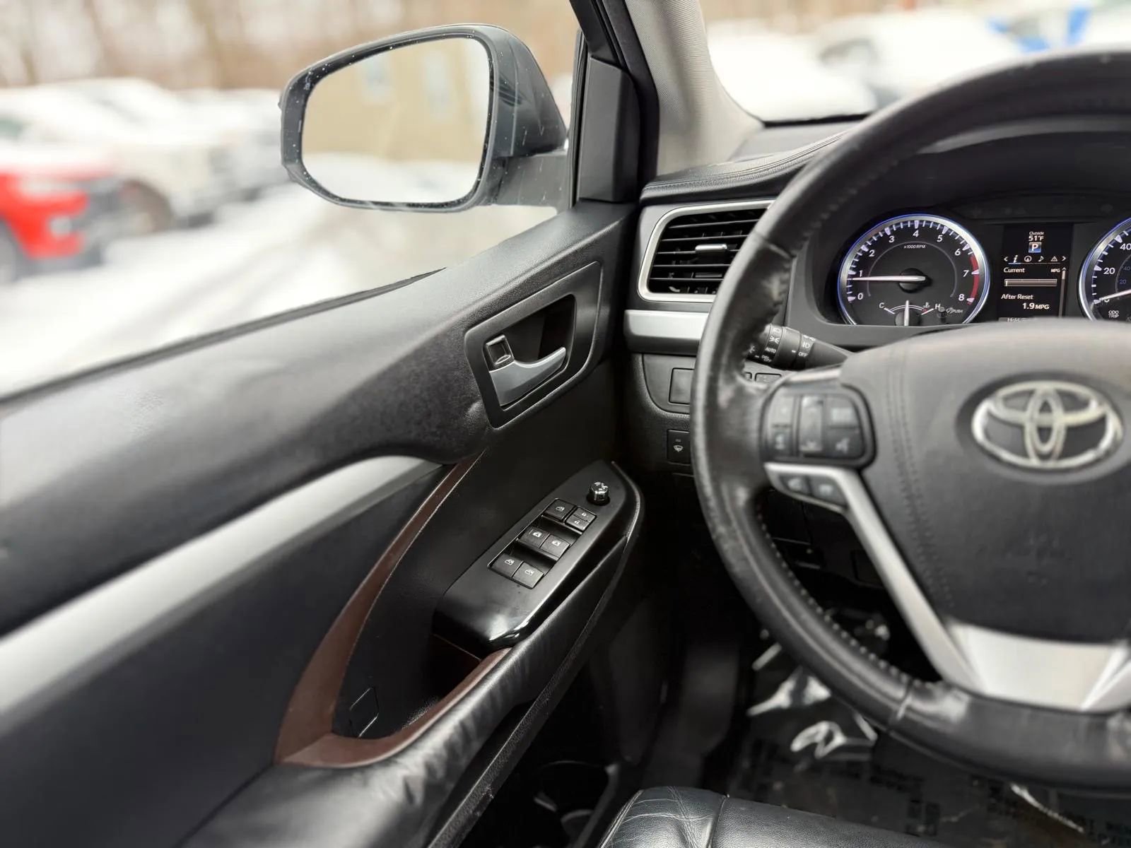 Used 2015 Toyota Highlander XLE image 22