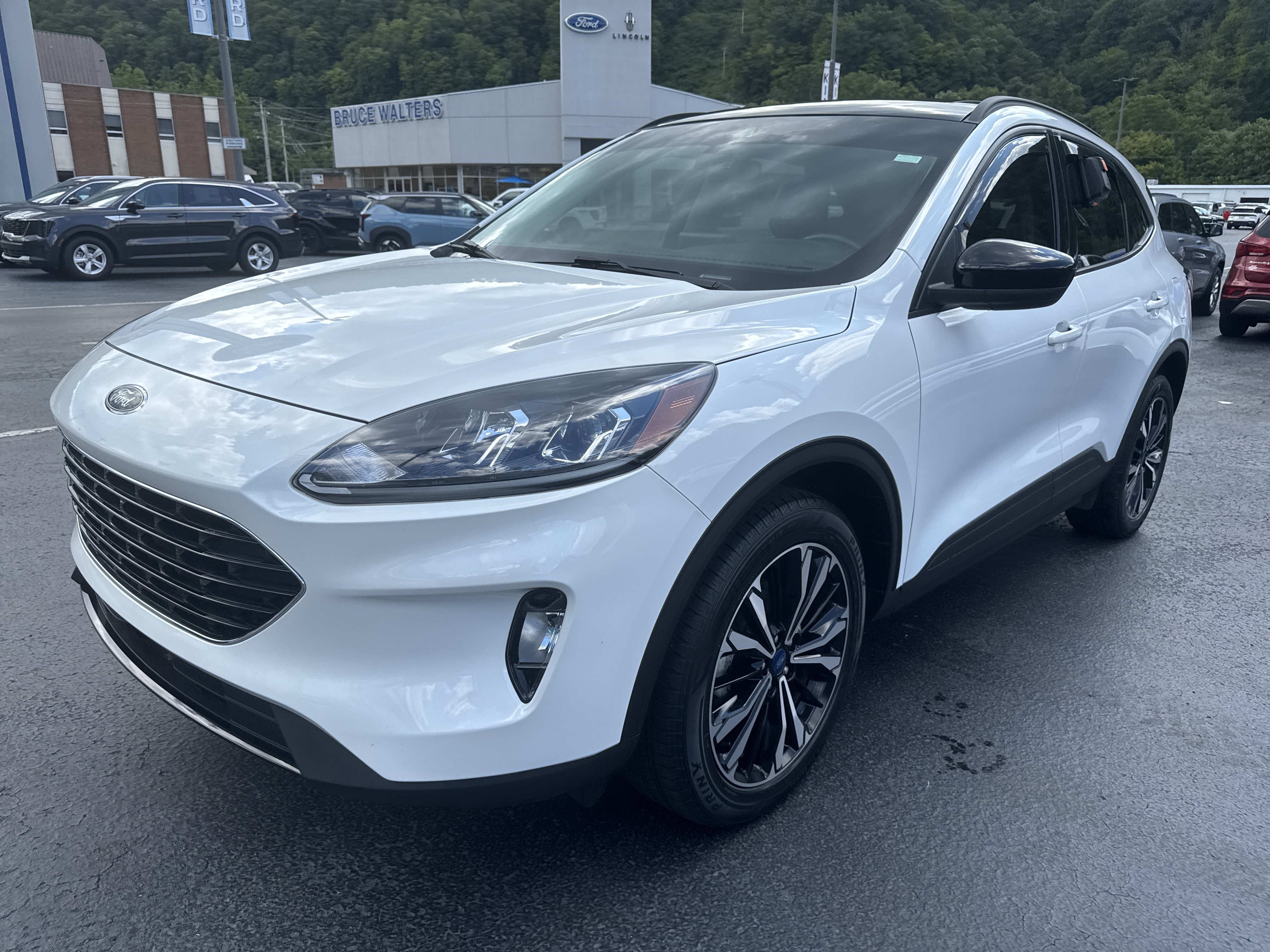 Used 2022 Ford Escape SEL w/ SEL Stealth AWD Package image 3
