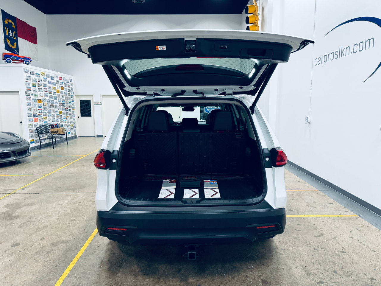 Used 2024 Toyota Grand Highlander AWD Hybrid image 27