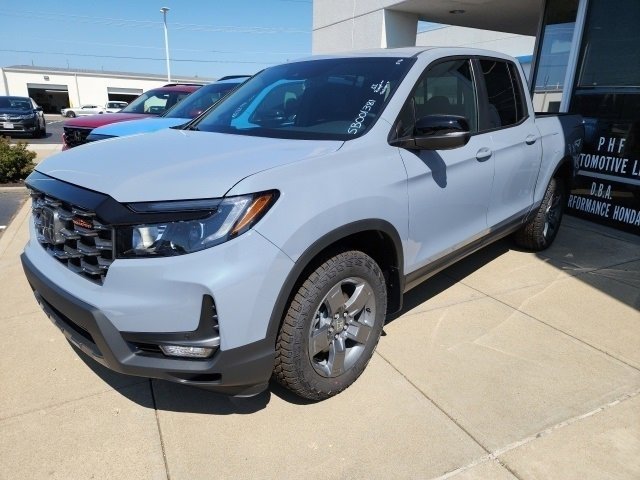 Used 2025 Honda Ridgeline TrailSport image 3
