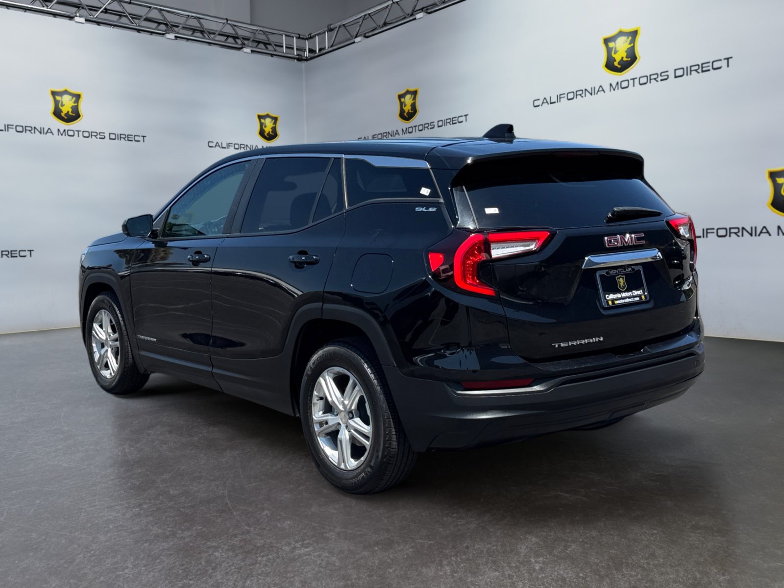 Used 2022 GMC Terrain SLE FWD image 3
