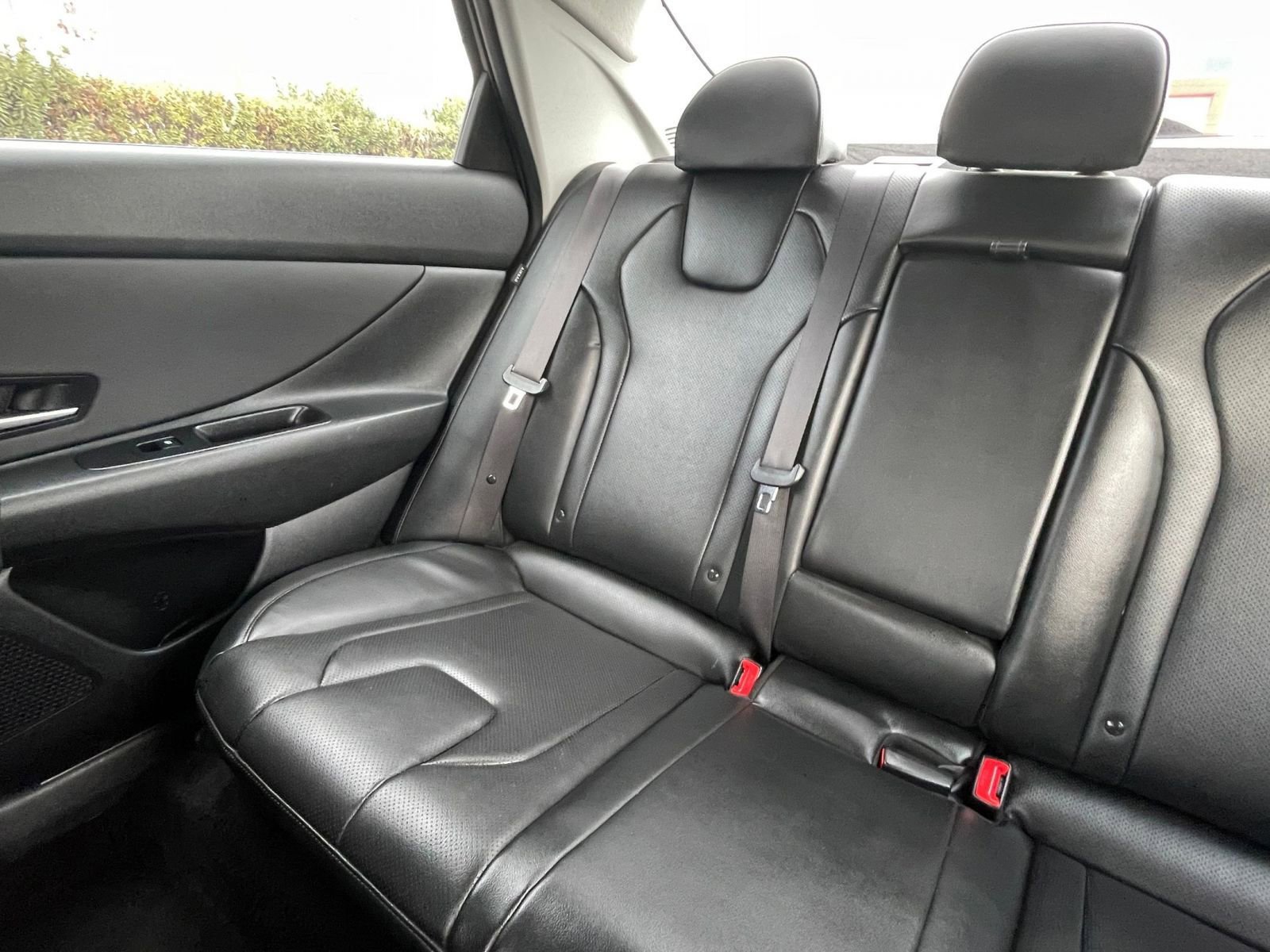 Used 2025 Hyundai Elantra Limited image 38