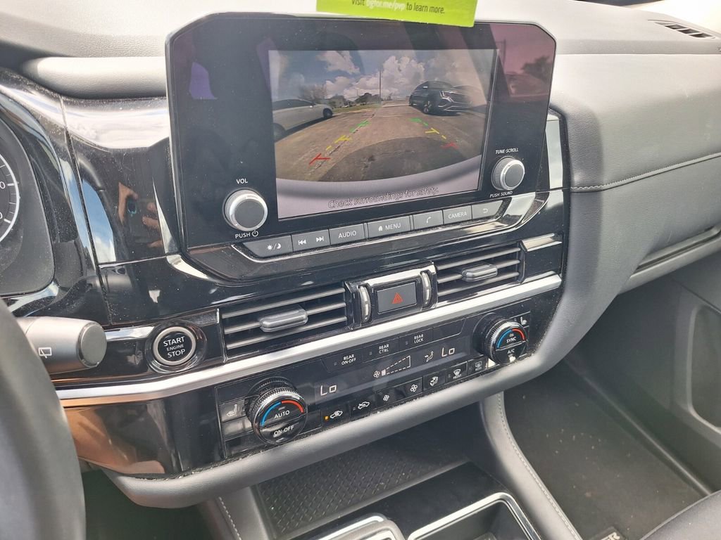 Used 2024 Nissan Pathfinder SV image 15