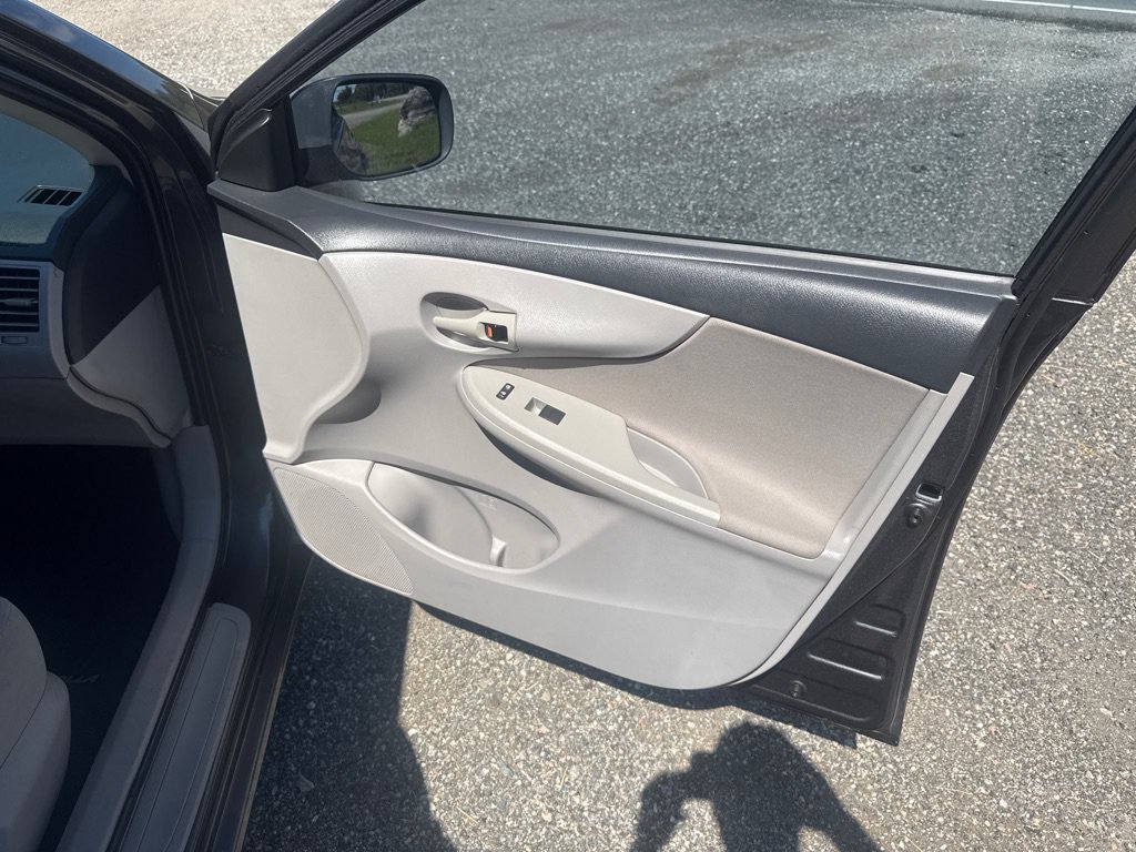 Used 2013 Toyota Corolla L FWD image 16