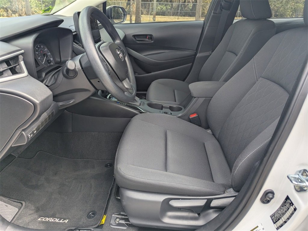Used 2025 Toyota Corolla LE image 24
