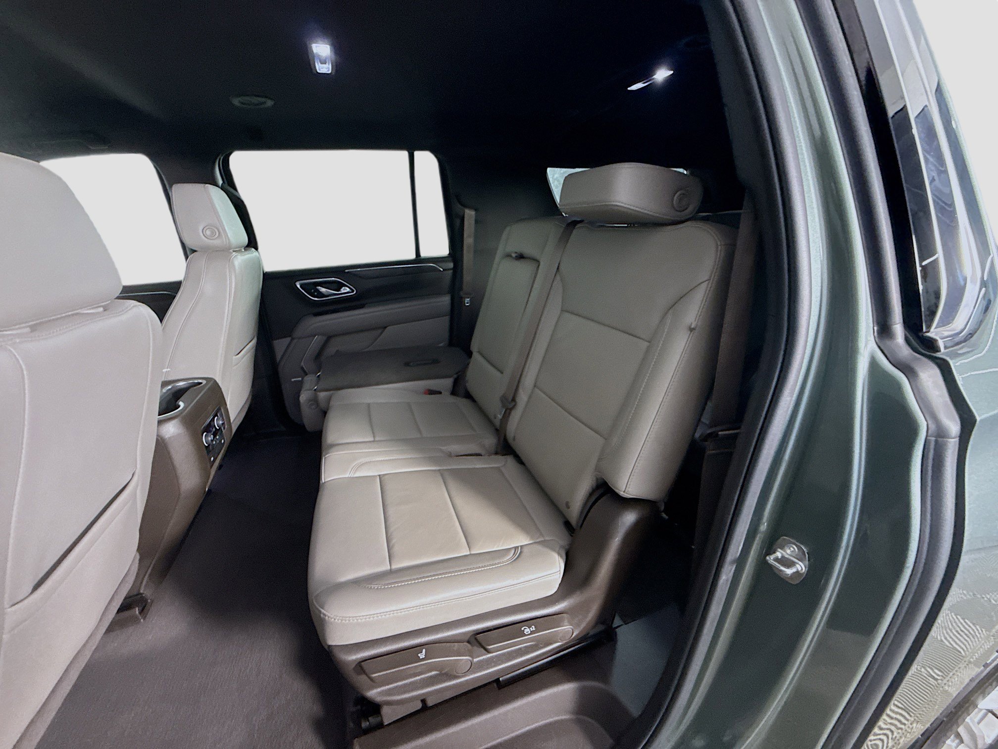 Used 2024 Chevrolet Suburban LT RWD image 25
