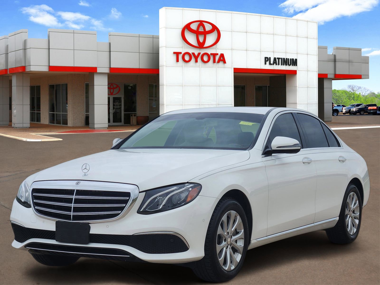 Used 2017 Mercedes-Benz E 300 4MATIC image 2