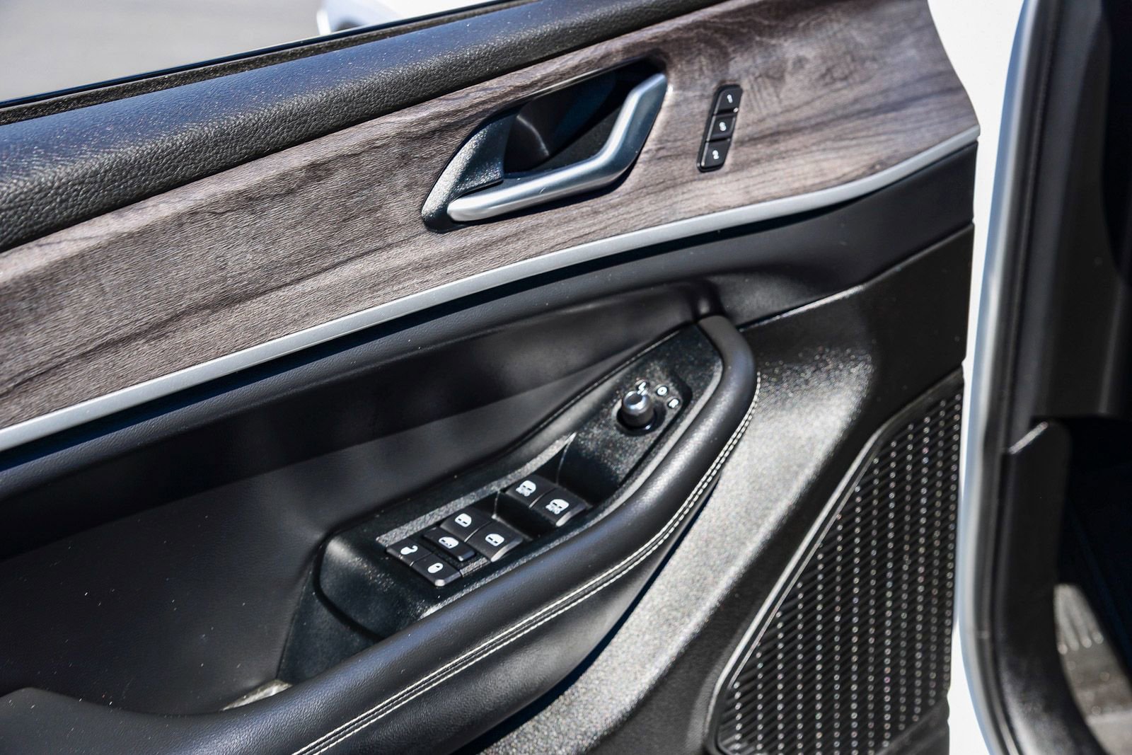 Used 2023 Jeep Grand Cherokee Limited w/ Black Appearance Package image 26